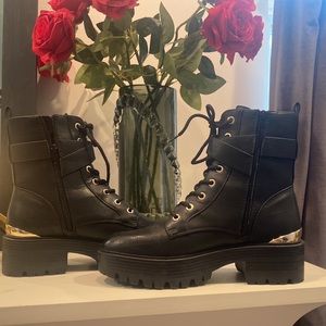 NWOB size 8 Guess black combat boots